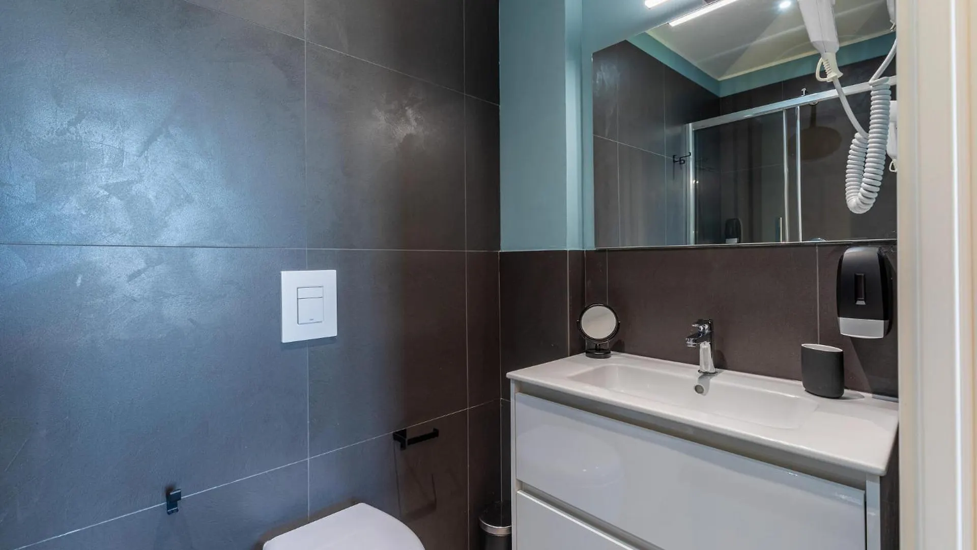 3 Bedroom Cozy Apartment In Scandicci Italia